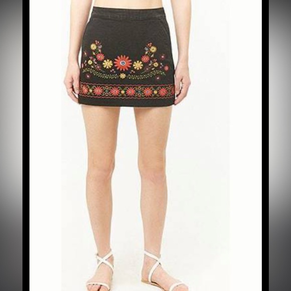 Embroidered Jean Skirt🌼 - Picture 2 of 12